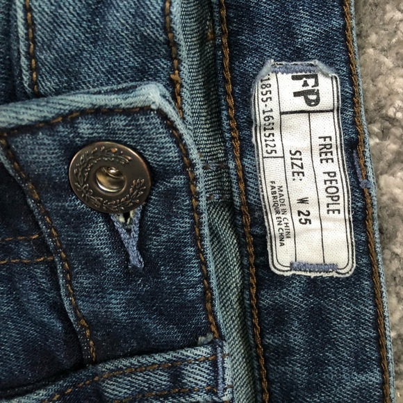 Free People split hem frayed hem jeans, size 25 - Picture 2 of 4